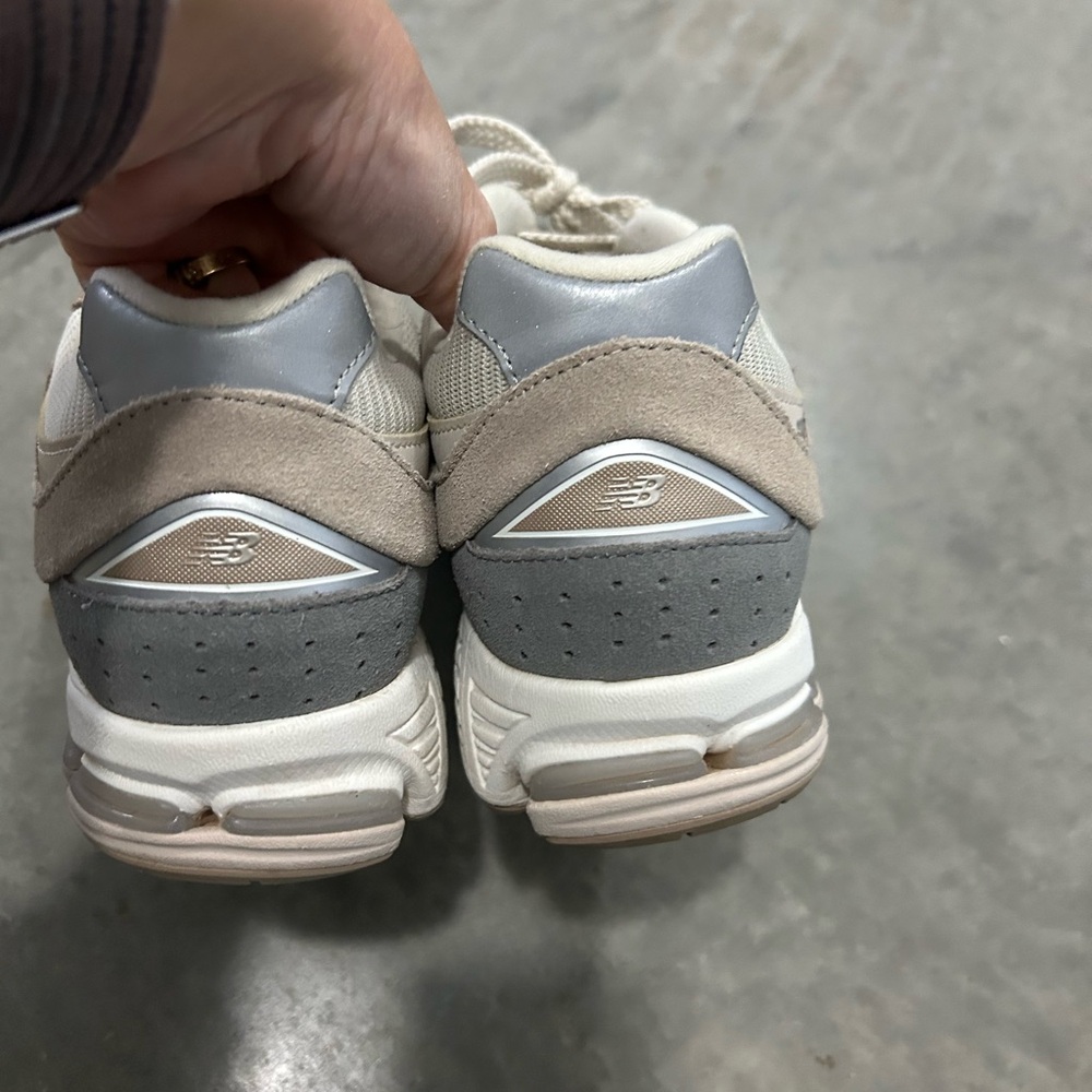 2002r New Balance shoes
bundle with another a shoe and get 50% off discount - Picture 3 of 7